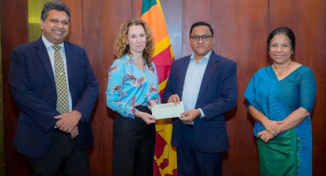 UK Hands Over Emergency Aid to Sri Lanka